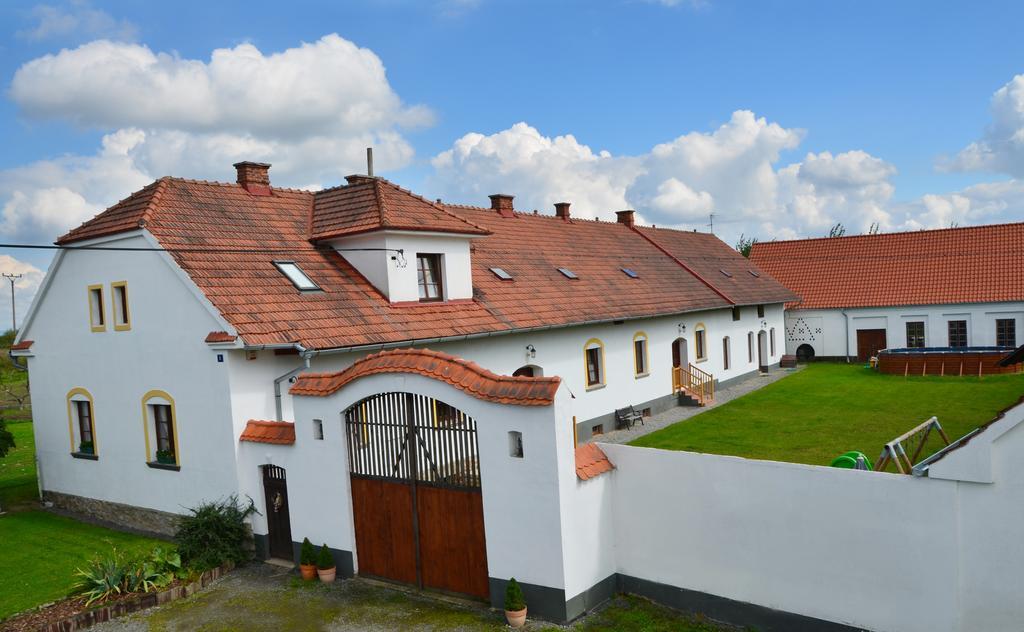 Апартаменты Blazkuv Statek Malsice Экстерьер фото