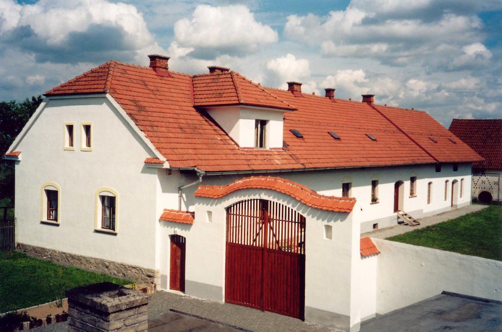 Апартаменты Blazkuv Statek Malsice Экстерьер фото